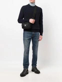 C.P. Company pull en maille fine à détail d'objectif