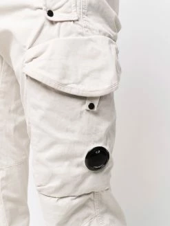 C.P. Company pantalon cargo à détail verre de lunette signature