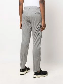 C.P. Company pantalon cargo à détail signature